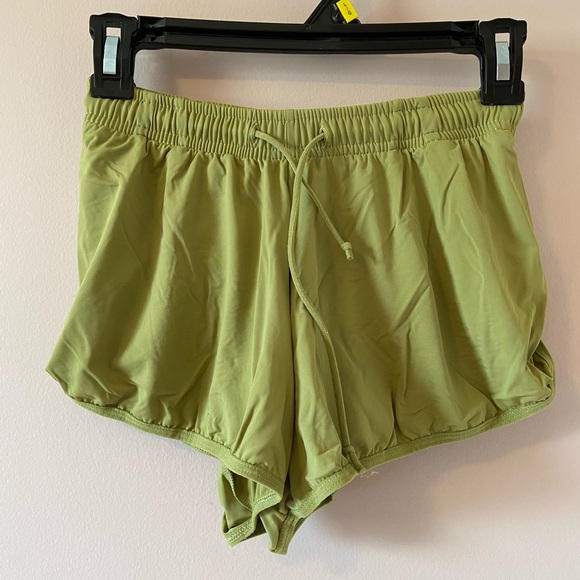 Matching shirt and sports bra set - Picture 2 of 3